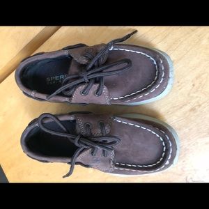 Boys sperrys boat shoes